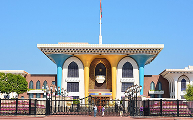 چطور با بودجه کم به عمان مهاجرت کنیم؟ (راهنمای کامل ۲۰۲۵)