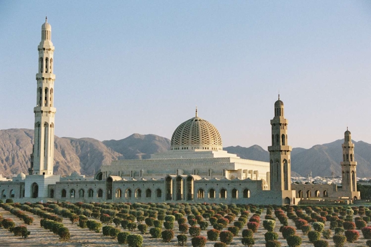 راهنمای کامل حقوق کار در عمان (۲۰۲۵)